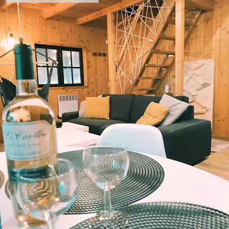 W Puszczy ,,kocanka Domek alpejski *